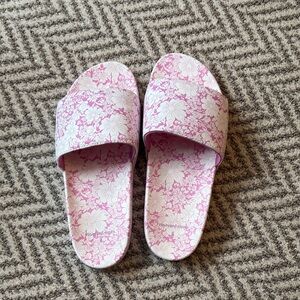 Vineyard Vines Pink Floral Slides